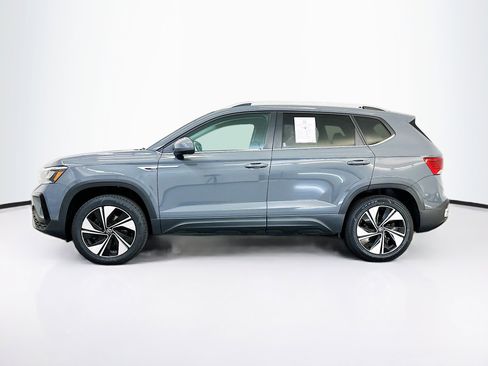 Used 2023 Volkswagen Taos SE w/ Panoramic Sunroof Package AWD/4WD image 4