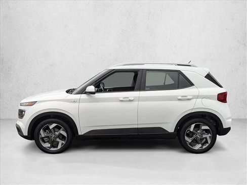 Certified 2025 Hyundai Venue SEL image 9