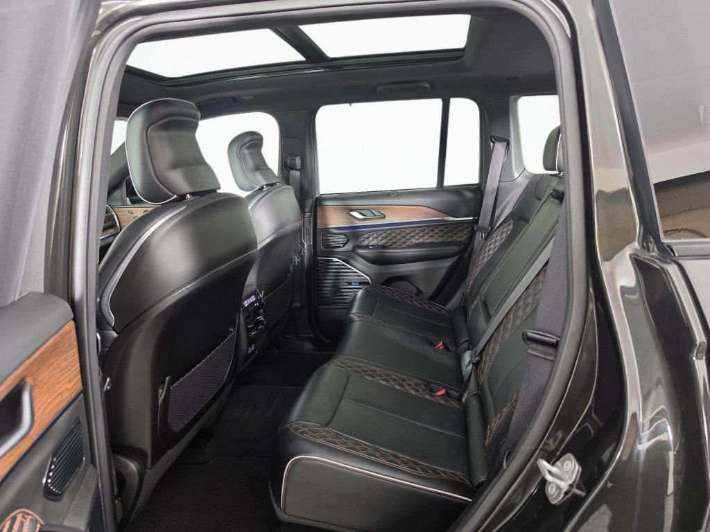 Used 2023 Jeep Grand Cherokee Summit w/ Advanced Protech Group IV AWD/4WD image 31