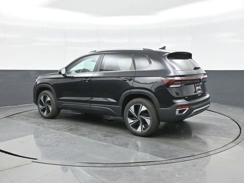 New 2026 Volkswagen Taos SE image 5