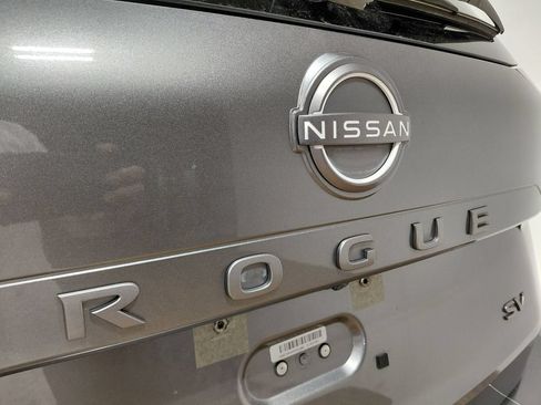 Used 2024 Nissan Rogue SV FWD image 20