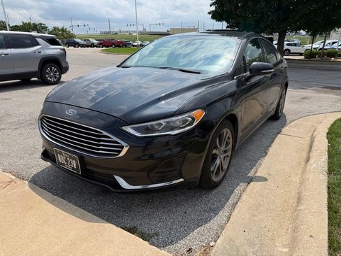 Used 2020 Ford Fusion SEL FWD image 2
