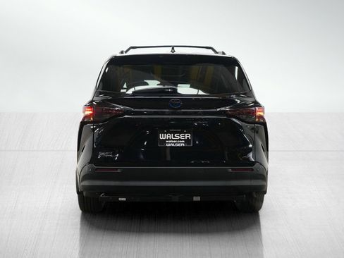 Certified 2025 Toyota Sienna XLE Woodland Edition AWD/4WD image 4