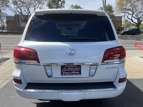 Used 2013 Lexus LX 570 4WD w/ Luxury Pkg image 7