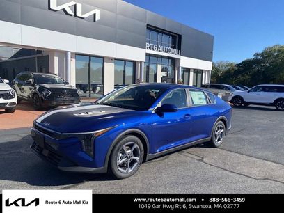 New 2025 Kia K4 LXS