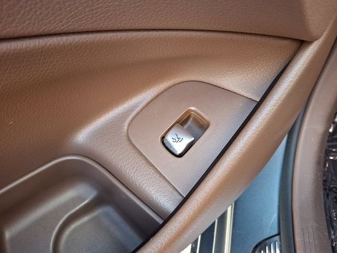 Used 2019 Mercedes-Benz E 300 4MATIC image 27