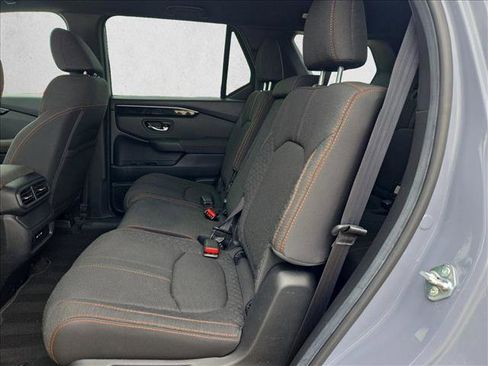 Used 2025 Honda Pilot Sport image 18