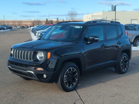 Used 2023 Jeep Renegade Latitude w/ Sun/Sound Group image 7