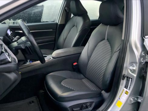 Used 2023 Toyota Camry SE image 7