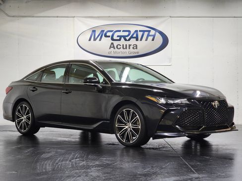 Used 2020 Toyota Avalon XSE image 2