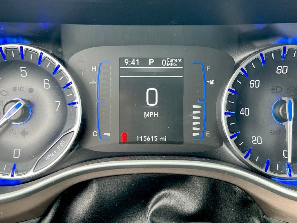 Used 2019 Chrysler Pacifica LX w/ Tire & Wheel Group FWD image 12