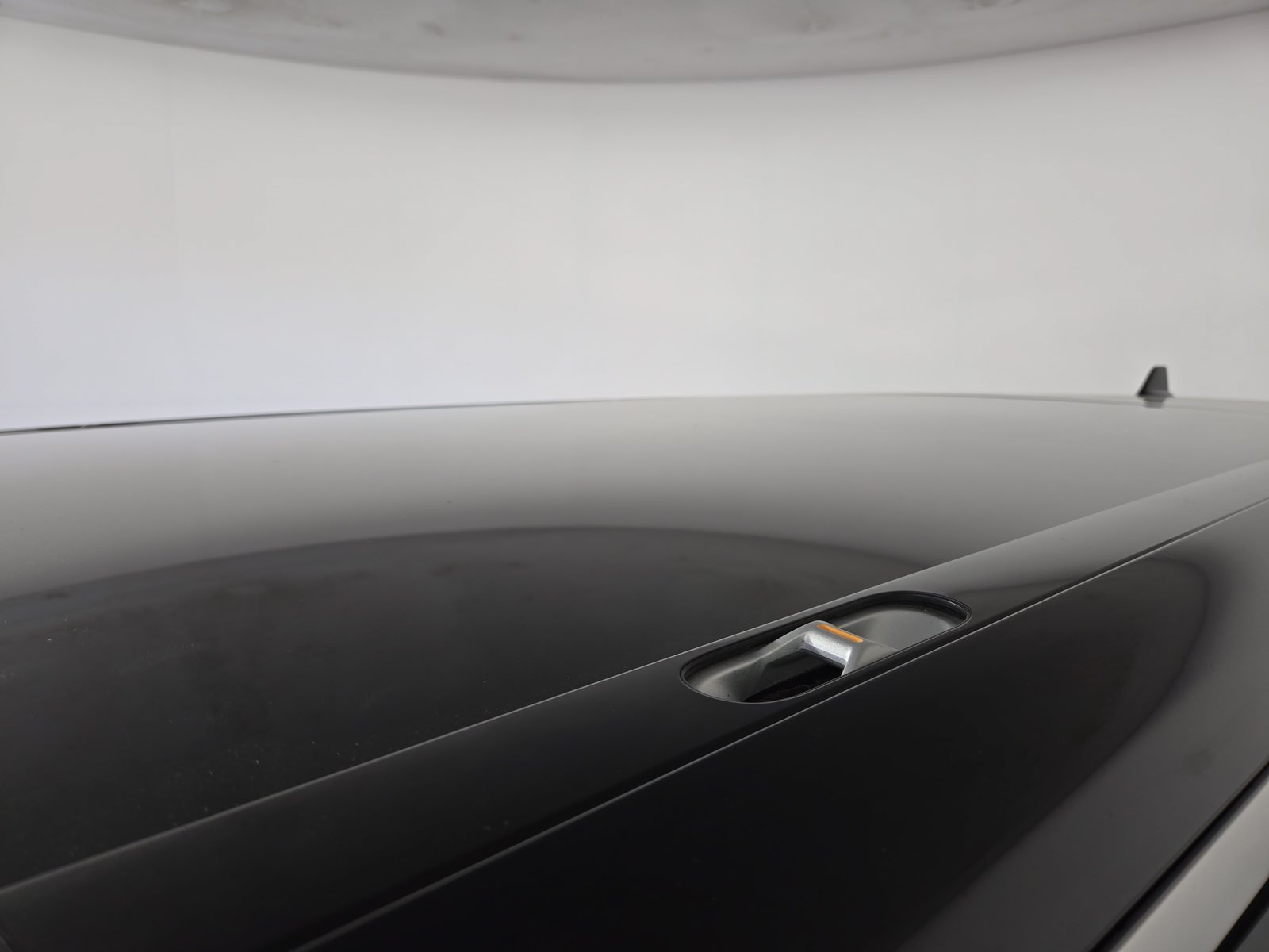 Used 2025 Rivian R1S Adventure Dual AWD/4WD image 13