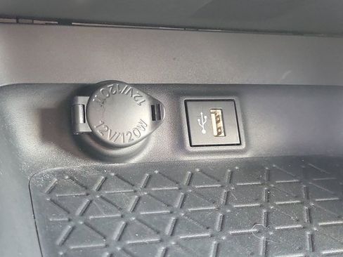 Used 2025 Toyota RAV4 XLE Premium image 28