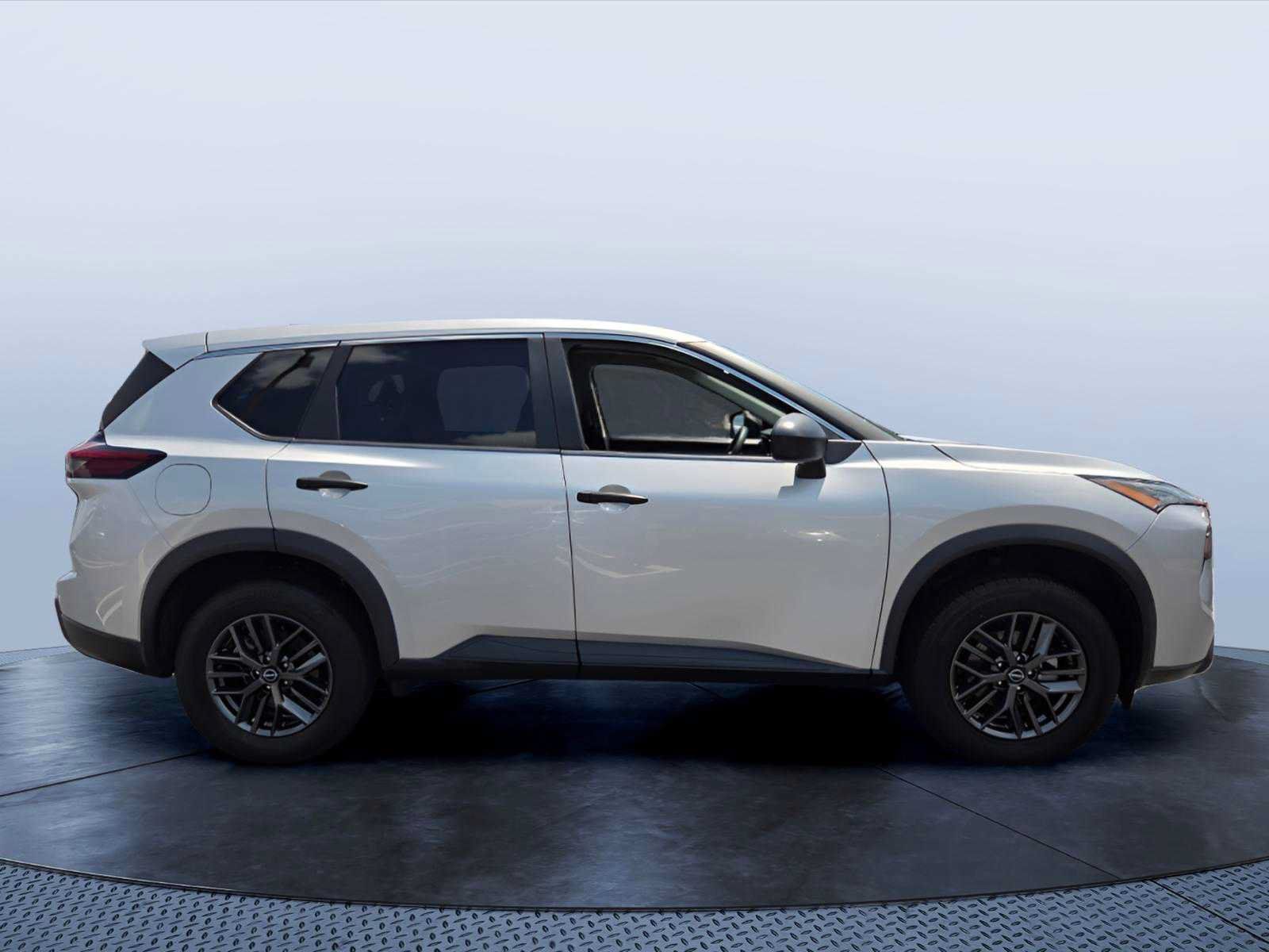 Used 2024 Nissan Rogue S FWD image 7