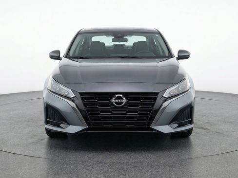 Used 2025 Nissan Altima 2.5 SV image 2