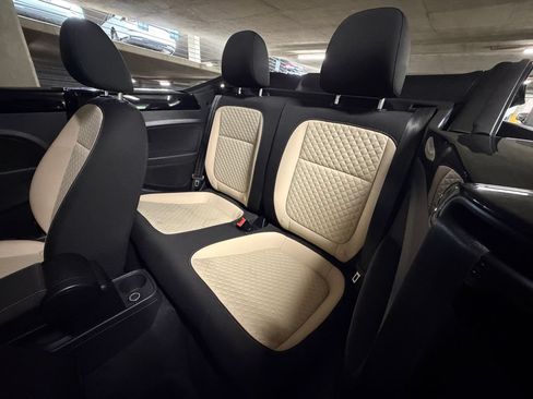 Used 2019 Volkswagen Beetle 2.0T SE FWD image 24