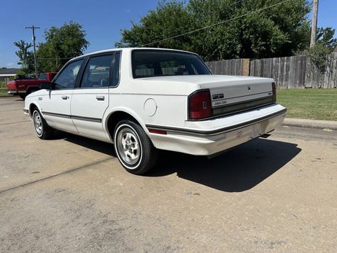 Used 1987 Oldsmobile Cutlass Ciera Sedan FWD image 8