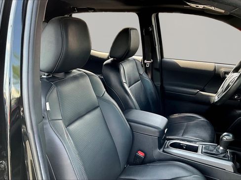 Used 2022 Toyota Tacoma TRD Sport w/ TRD Premium Sport Package image 29