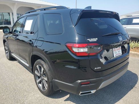 Used 2024 Honda Pilot Touring image 3