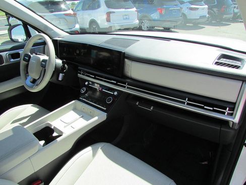 Used 2025 Hyundai Santa Fe SEL AWD/4WD image 16