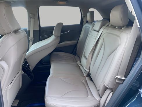 Used 2023 Lincoln Nautilus Reserve image 11