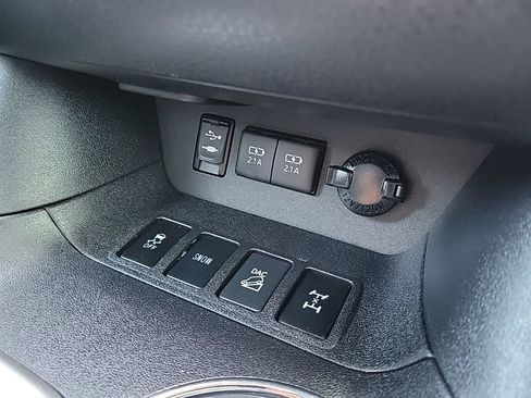 Used 2017 Toyota Highlander SE AWD/4WD image 29