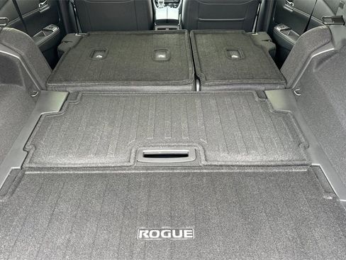 Used 2025 Nissan Rogue SL image 18
