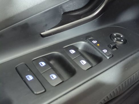Used 2025 Hyundai Elantra SEL FWD image 29