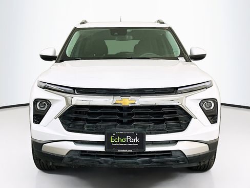 Used 2025 Chevrolet TrailBlazer LT image 2