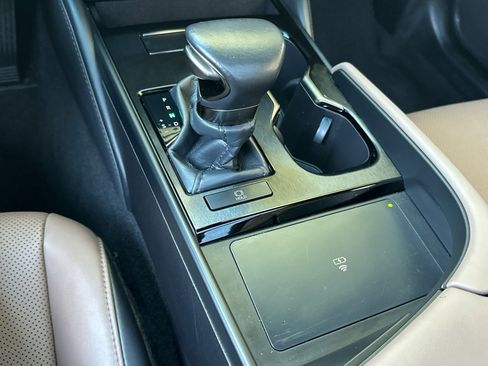 Used 2024 Lexus ES 350 w/ Premium Package image 18