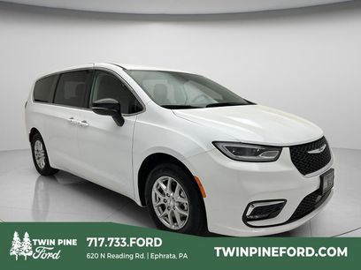 Used 2024 Chrysler Pacifica Touring-L