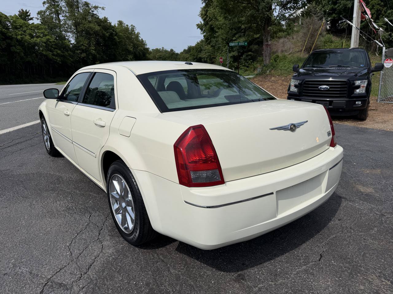 Used 2007 Chrysler 300 Touring L RWD image 5