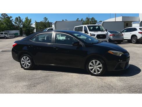Used 2014 Toyota Corolla LE FWD image 2