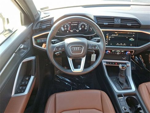 Used 2025 Audi Q3 2.0T Premium image 11