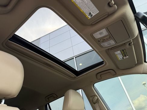 Used 2010 Toyota RAV4 Limited AWD/4WD image 22