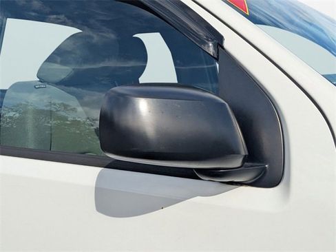 Used 2019 Nissan Frontier S image 11