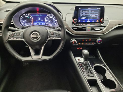 Used 2024 Nissan Altima 2.5 SV FWD image 22