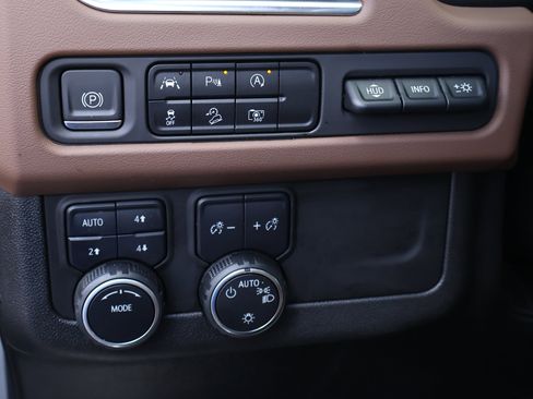 Used 2023 Chevrolet Tahoe High Country w/ Premium Package 2 AWD/4WD image 14