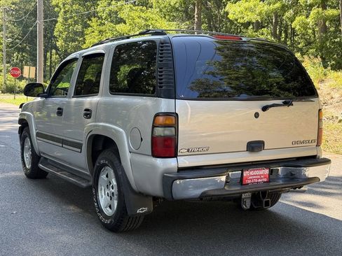 Used 2004 Chevrolet Tahoe LS w/ Preferred Equipment Group AWD/4WD image 9