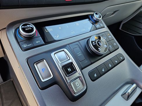 Used 2024 Hyundai Palisade Calligraphy image 17