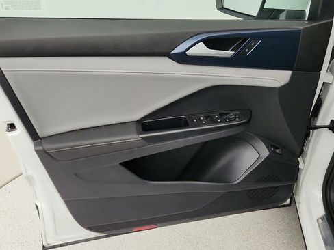 Used 2024 Volkswagen Taos SE image 10