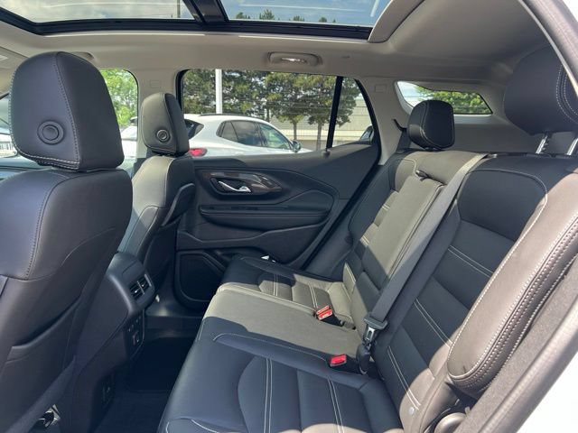 Used 2024 GMC Terrain Denali w/ Denali Premium Package AWD/4WD image 18