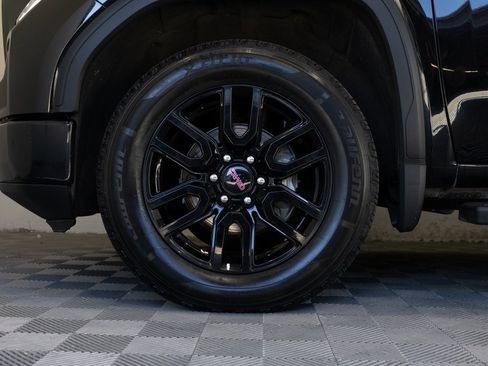 Used 2022 GMC Sierra 1500 Elevation w/ Preferred Package image 9