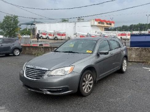 Used 2013 Chrysler 200 Touring FWD image 2