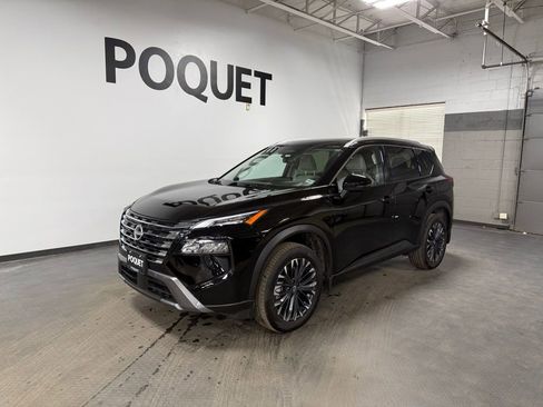 Used 2025 Nissan Rogue SL w/ Tech Package image 2