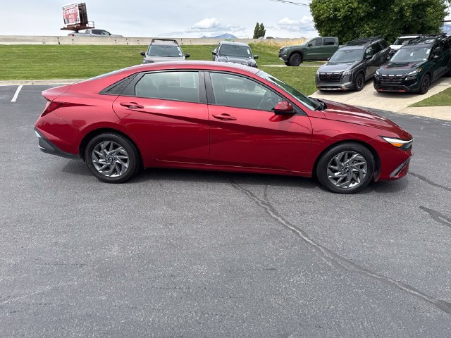Used 2024 Hyundai Elantra SEL FWD image 2