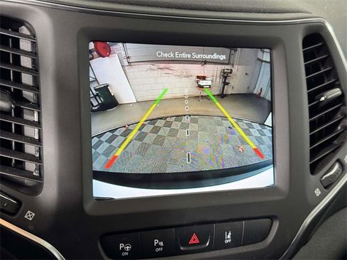 Used 2023 Jeep Cherokee Altitude Lux w/ Lux Elite Package image 27