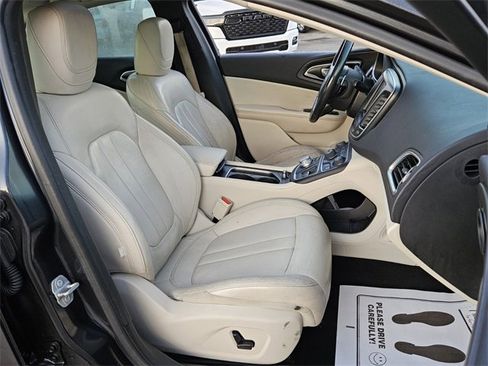 Used 2017 Chrysler 200 Limited Platinum w/ Comfort & Convenience Group image 14