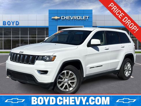 Used 2021 Jeep Grand Cherokee Laredo image 1
