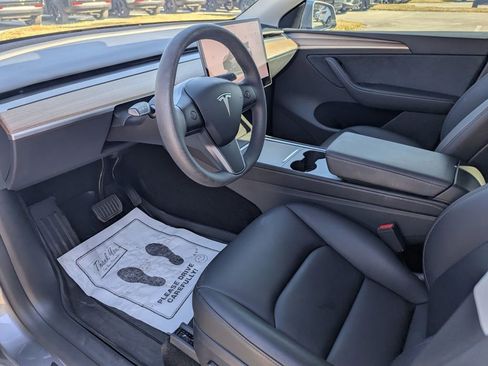 Used 2025 Tesla Model Y Long Range image 22